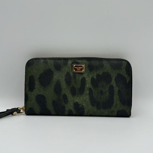 B2. Dolce & Gabbana Wristlet Wallet - Picture 4 of 8